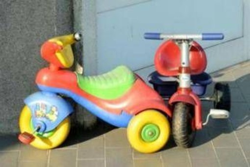 Arezzo, bimbo soffocato all'asilo nido: Procura indaga su negligenze nella sorveglianza Arezzo, bimbo soffocato all'asilo nido: Procura indaga su negligenze nella sorveglianza