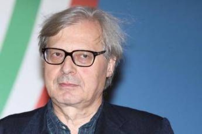 Vittorio Sgarbi ricoverato a Roma, la nota della sorella Elisabetta e di Sabrina Colle: "Notizie false su sua salute"