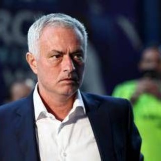 Mourinho, show contro i giornalisti: "Tu quanto guadagni?" Mourinho, show contro i giornalisti: "Tu quanto guadagni?"