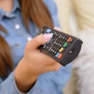 L'ansia da guerra fa volare gli ascolti tv notturni, boom per notizie e film horror