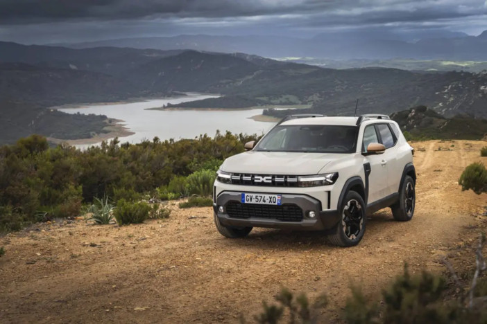 Dacia Duster. Design, off-road e nuove motorizzazioni Hybrid-G 4×4 Dacia Duster. Design, off-road e nuove motorizzazioni Hybrid-G 4×4