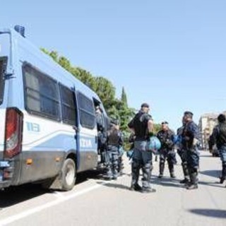 Torino, scontri con forze ordine durante rave party: feriti