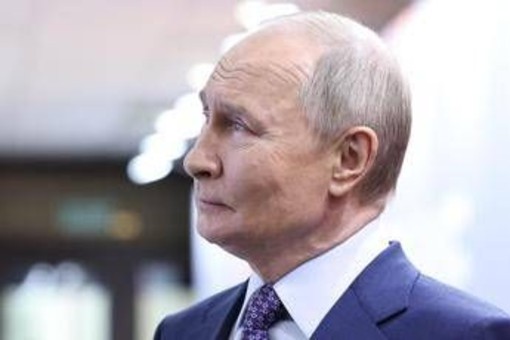 Russia: &quot;Elicottero di Putin attaccato da droni mentre era nel Kursk&quot;
