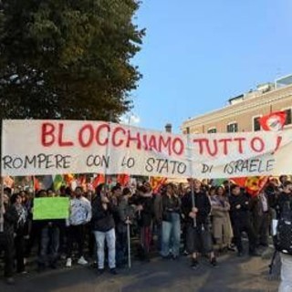Gaza e Flotilla, manifestanti in piazza: "Stop complicità del governo con Israele" Gaza e Flotilla, manifestanti in piazza: "Stop complicità del governo con Israele"