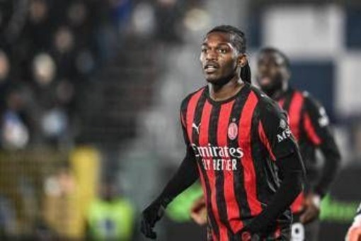 Leao vuole calciare il rigore, Allegri dice no: cos'è successo in Como-Milan Leao vuole calciare il rigore, Allegri dice no: cos'è successo in Como-Milan