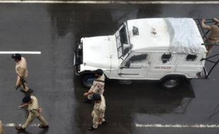 Costruiscono finto casello e incassano il pedaggio per un anno e mezzo, l'incredibile truffa in India