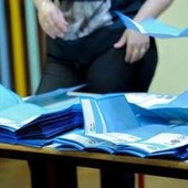 Sondaggio politico, Fratelli d'Italia stabile e Pd cala. M5S su, Vannacci scende Sondaggio politico, Fratelli d'Italia stabile e Pd cala. M5S su, Vannacci scende