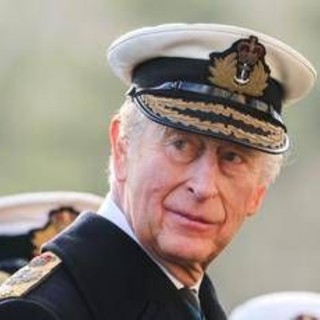 Re Carlo instancabile, batte il record di impegni reali nel 2025 e supera la principessa Anna
