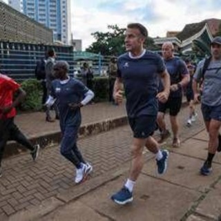 Sorpresa a Nairobi: Macron corre con Kipchoge, leggenda della maratona Sorpresa a Nairobi: Macron corre con Kipchoge, leggenda della maratona