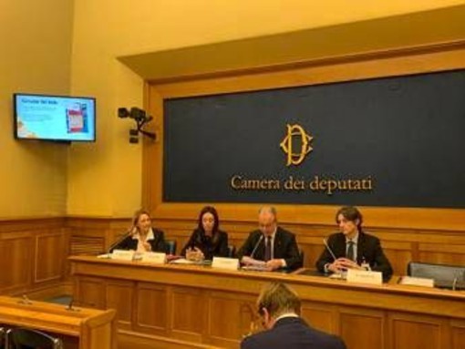 Oncologia pediatrica, anche le istituzioni donano per il progetto Circular for Kids Oncologia pediatrica, anche le istituzioni donano per il progetto Circular for Kids