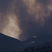 Incendi in Francia e Spagna, corsa contro il tempo per domare fiamme prima di nuova ondata di caldo