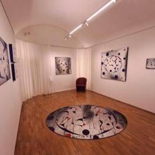 Dalle Soglie alle Costellazioni, l'universo interiore e infinito delle opere di Roberto Floreani
