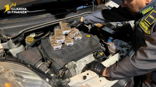 Sequestrati 8 Kg di hashish su SS18, arrestato un corriere nel cosentino