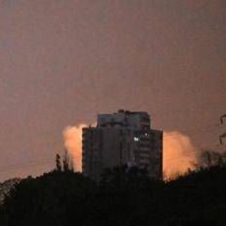 Ucraina, attacchi russi su Kiev: almeno due morti. Trump-Putin, nessun vertice per ora Ucraina, attacchi russi su Kiev: almeno due morti. Trump-Putin, nessun vertice per ora