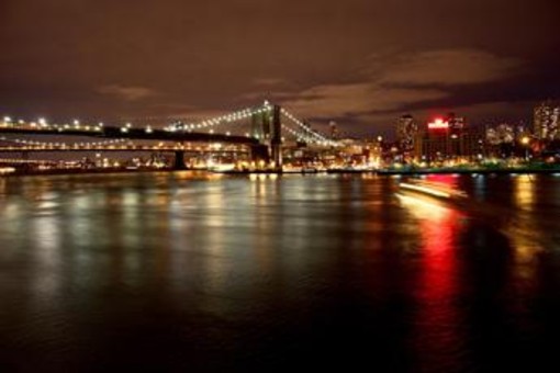 Si lancia nudo dal ponte di Brooklyn, sopravvissuto a volo di 85 metri - Guarda Si lancia nudo dal ponte di Brooklyn, sopravvissuto a volo di 85 metri - Guarda