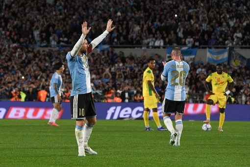 L’ultima di Messi con l’Argentina, due assist e un gol “Ora farò il tifoso” L’ultima di Messi con l’Argentina, due assist e un gol “Ora farò il tifoso”