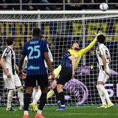 L’Inter piega 3-2 la Juve e prova la fuga in vetta