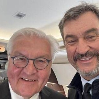 Funerale Papa Francesco, bufera social per selfie sorridente Soeder-Steinmeier
