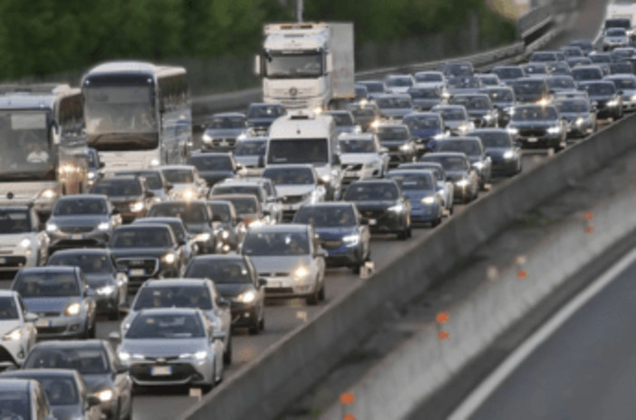 Tavolo Automotive, Assogasliquidi: "Bene annuncio Urso incentivi retrofit a gas per auto circolanti" Tavolo Automotive, Assogasliquidi: "Bene annuncio Urso incentivi retrofit a gas per auto circolanti"