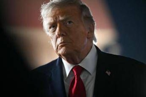 Iran, Trump annuncia nuovi attacchi: "Stasera colpiremo con grande forza" Iran, Trump annuncia nuovi attacchi: "Stasera colpiremo con grande forza"
