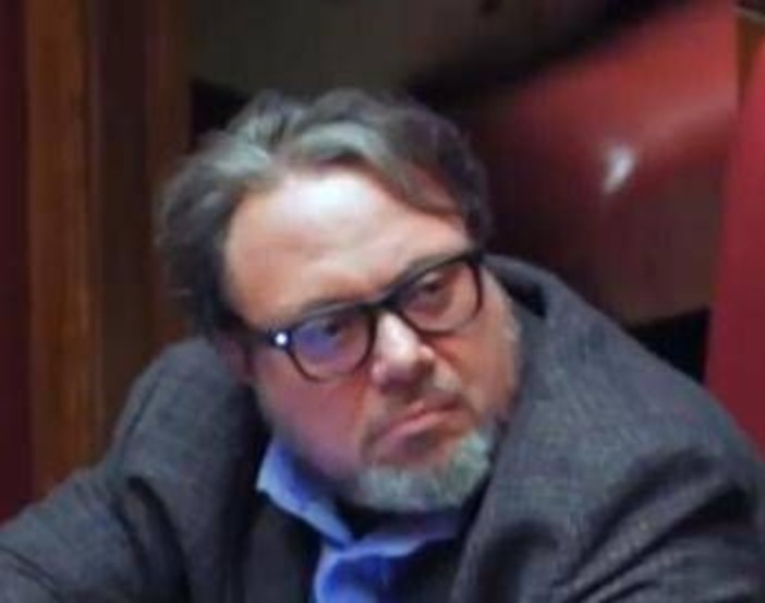 M5S, Carotenuto e gli occhiali smart alla Camera: "Non faccio video in Aula"