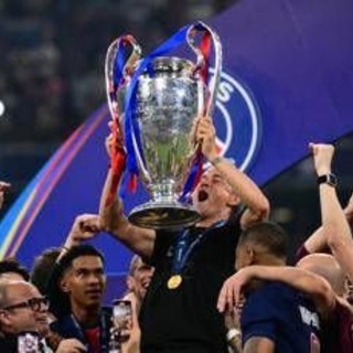 Luis Enrique, festa Champions e il ricordo di Xana: la maglia per la figlia morta nel 2019
