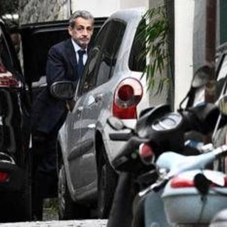 Sarkozy va in carcere, domani prima notte in cella per l'ex presidente francese Sarkozy va in carcere, domani prima notte in cella per l'ex presidente francese