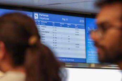 Scioperi trasporto aereo oggi, lunedì nero per chi vola Scioperi trasporto aereo oggi, lunedì nero per chi vola