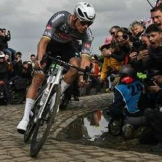 Parigi-Roubaix, Van der Poel trionfa in solitaria