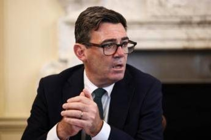 Premier League, Burnham chiede il ritorno degli alcolici sugli spalti Premier League, Burnham chiede il ritorno degli alcolici sugli spalti