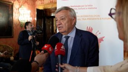 Ematologo Rambaldi: "Diagnosi molecolari e cure mirate migliorano la prognosi dei tumori del sangue"