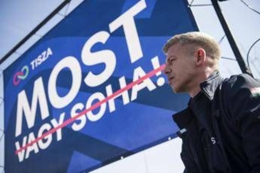Elezioni in Ungheria, chi è Magyar: l'ex insider che può battere Orban Elezioni in Ungheria, chi è Magyar: l'ex insider che può battere Orban