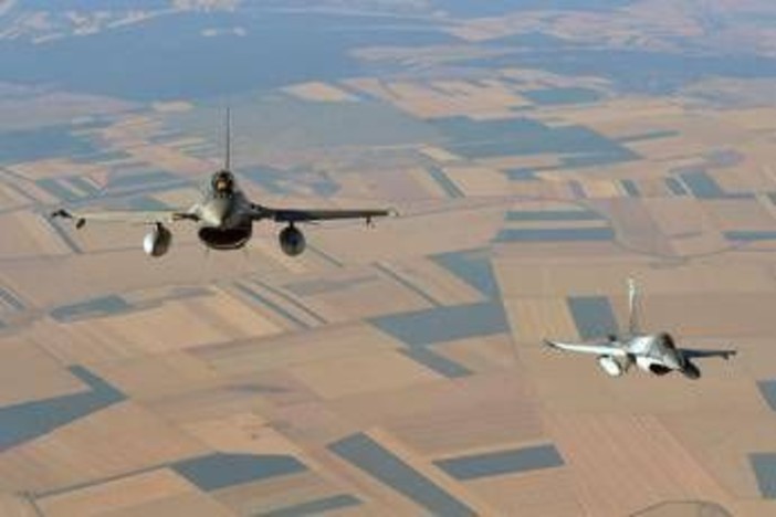 Caccia Nato abbattono drone in Lituania. Trump: "Stop raid su raffinerie, sì di Ucraina e Russia"