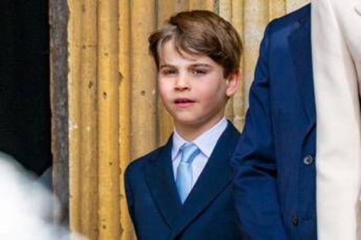Louis compie 8 anni, William e Kate lo celebrano con foto e video inediti
