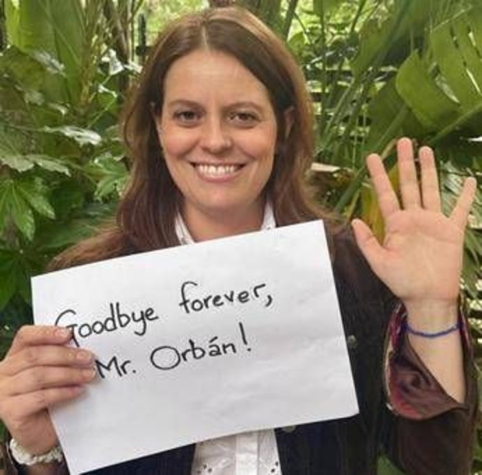 Ungheria, Orban perde le elezioni e Ilaria Salis festeggia: "Addio" Ungheria, Orban perde le elezioni e Ilaria Salis festeggia: "Addio"