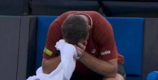 Gaston in lacrime contro Sinner, perché si è ritirato e i 'fantasmi' di Cobolli e Darderi Gaston in lacrime contro Sinner, perché si è ritirato e i 'fantasmi' di Cobolli e Darderi