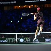 Sinner schiaccia Zverev e vola in finale a Parigi indoor