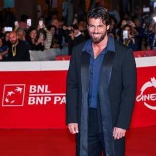 Domenica In, Can Yaman 'teme' domande sulla vita privata. Mara Venier: "Sei terrorizzato" Domenica In, Can Yaman 'teme' domande sulla vita privata. Mara Venier: "Sei terrorizzato"