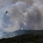Incendi in Europa, emergenza in Francia e in Spagna: nei Pirenei bruciati 1.500 ettari Incendi in Europa, emergenza in Francia e in Spagna: nei Pirenei bruciati 1.500 ettari