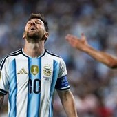 Messi, il comunicato della famiglia su papà Jorge: "Sotto osservazione, rispettate privacy" Messi, il comunicato della famiglia su papà Jorge: "Sotto osservazione, rispettate privacy"