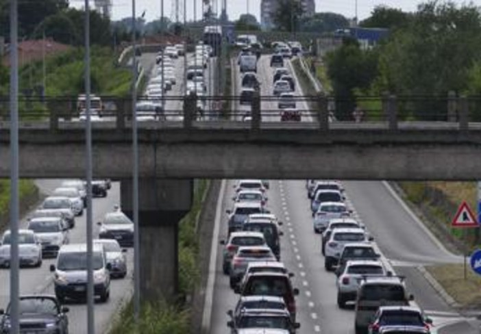 Controesodo, Codacons: "Caos tra cantieri e caro carburanti, odissea per gli automobilisti"