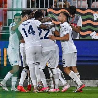 La Lazio batte il Venezia 2-0 e aggancia Roma e Inter in testa
