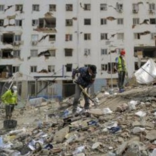 Venezuela, salvati padre e figlio a quattro giorni dal terremoto. Corsa contro il tempo