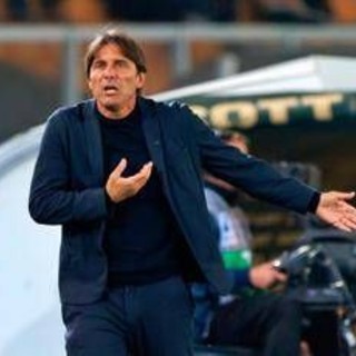 Napoli, Conte attacca l'Inter: "Presidenti vogliono condizionare, non siamo scemi" Napoli, Conte attacca l'Inter: "Presidenti vogliono condizionare, non siamo scemi"