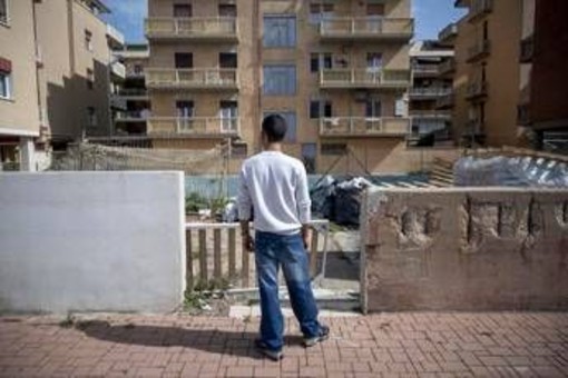Save the Children: in grandi città 1 minore su 10 vive in aree più fragili col doppio dei tassi di dispersione e abbandono scolastico