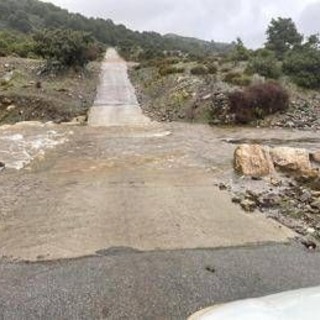 Maltempo, è allerta rossa in Sardegna e Sicilia: strade chiuse e prime evacuazioni Maltempo, è allerta rossa in Sardegna e Sicilia: strade chiuse e prime evacuazioni