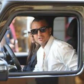 Mediaset denuncia Corona per diffamazione e come Signorini chiede di vietargli l'uso dei social Mediaset denuncia Corona per diffamazione e come Signorini chiede di vietargli l'uso dei social