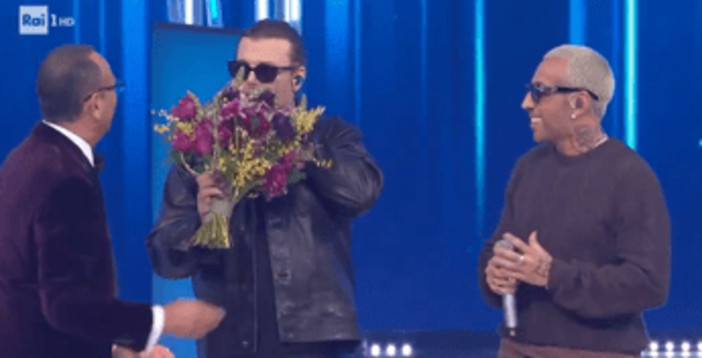 Sanremo 2026, Gianluca Grignani 'dissa' Laura Pausini sul palco: cosa ha detto