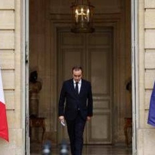 Francia, Lecornu si dimette: è il premier con il mandato più breve della Quinta Repubblica Francia, Lecornu si dimette: è il premier con il mandato più breve della Quinta Repubblica