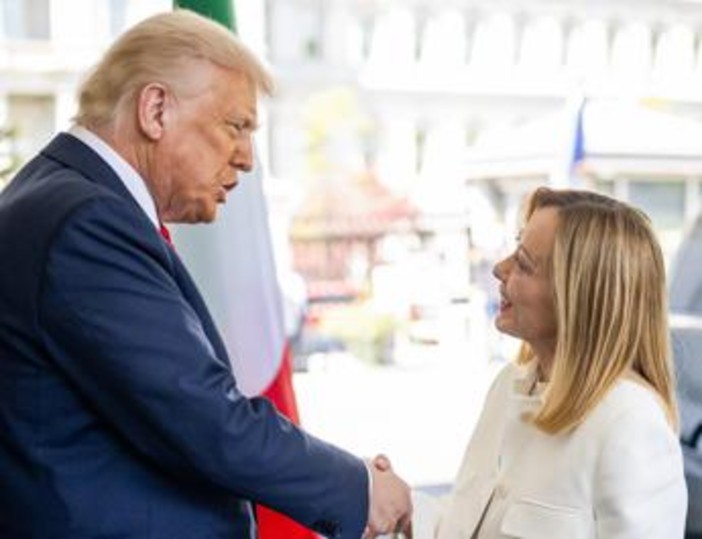 Trump ancora contro Meloni, premier in Cdm: "Tensioni non danneggino rapporti con Washington"